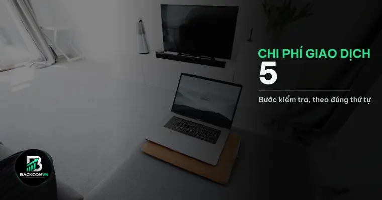 Máy tính xách tay trong phòng khách
