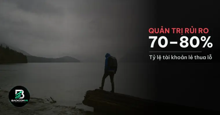Người đứng bên hồ nước vùng núi