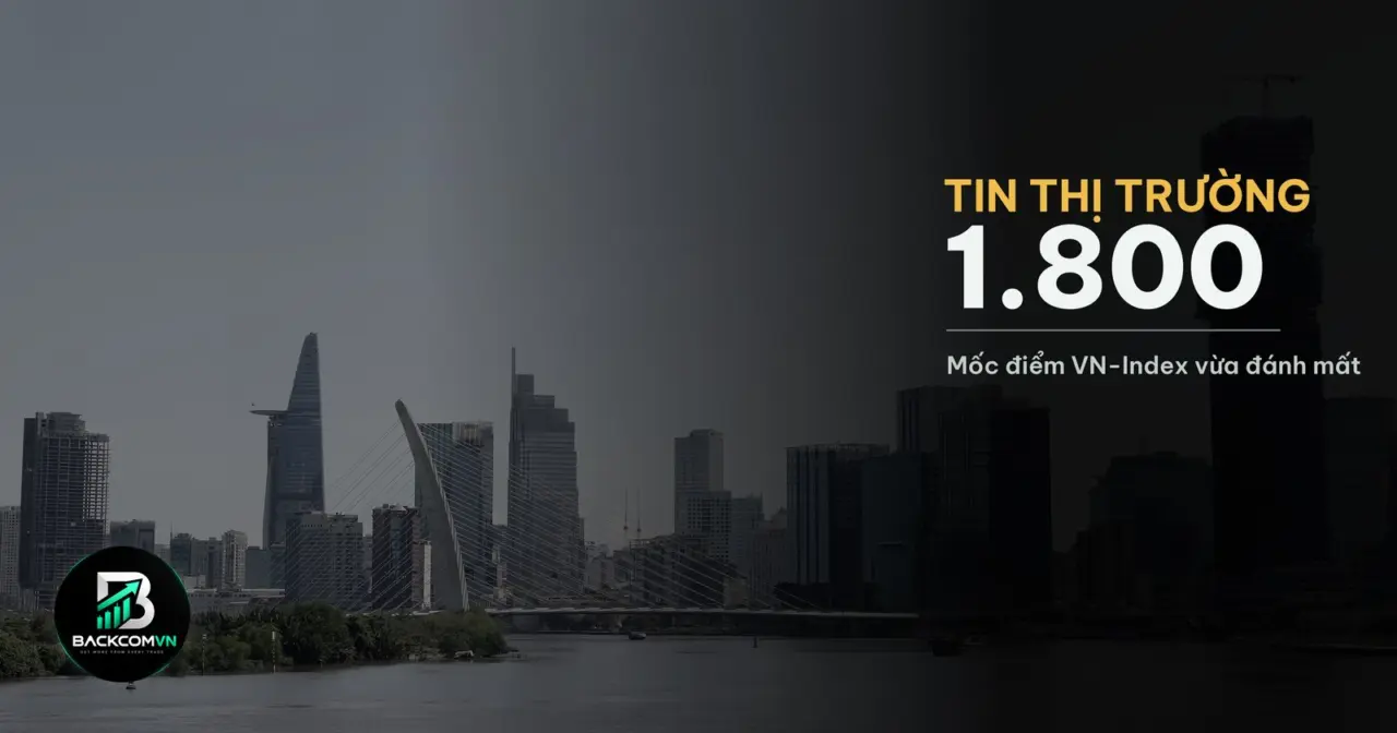 Mây giông đen trắng trên bầu trời
